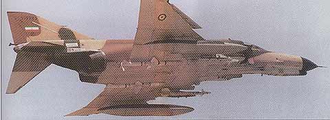 هواپیمای F-4 Phantom II متعلق به IRIAF در حال حمل موشک های اسپارو